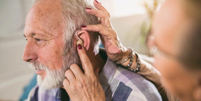 kommunikationstechnologie-hoergeschaedigte-alltag-barrieren